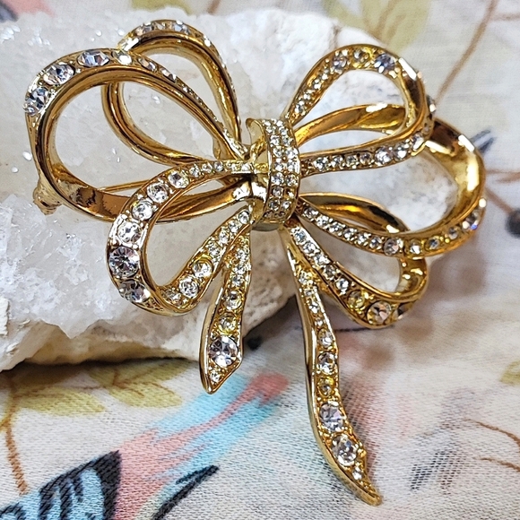 KJL for Avon Kenneth J Lane Vintage Gold Tone Huge Bow Ribbon Rhinestone Brooch - Picture 4 of 11